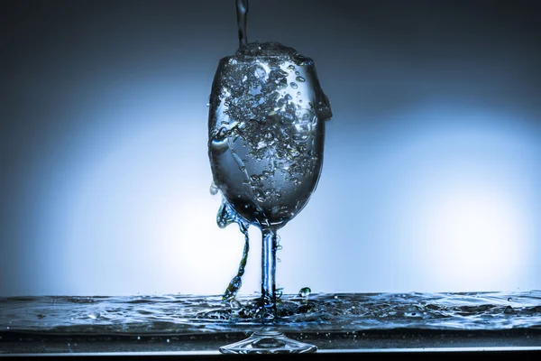 Wasser Glas Wasser spritzen — Stockfoto